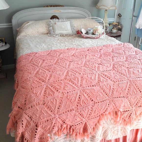 STUNNING VTG CROCHET POPCORN DUSTY ROSE SPREAD!